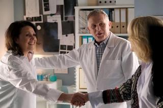 M jak miłość odc. 1807.  Judyta Kosowska (Paulina Chruściel), Artur Rogowski (Robert Moskwa), Marysia (Małgorzata Pieńkowska)