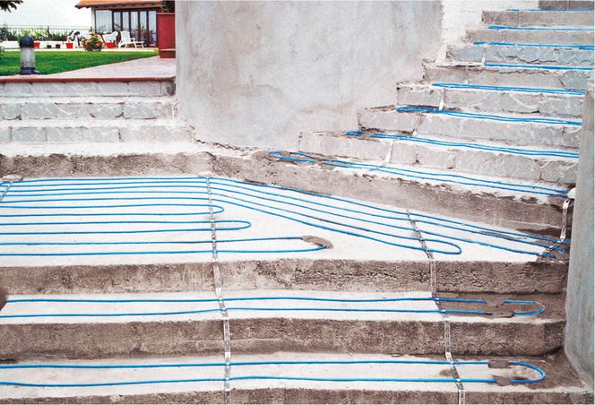 Elektryczne ogrzewanie schodów zewnętrznych: instalacja przeciwoblodzeniowa