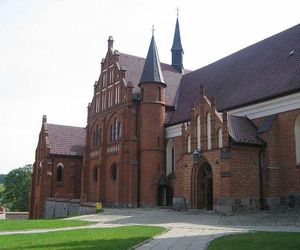 Do tej wsi w woj. warmińsko-mazurskim zjeżdżają tłumy. Nie dla atrakcji turystycznych 