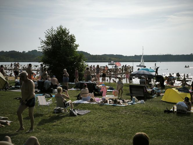 Długi sierpniowy weekend na plaży w Osiecznej