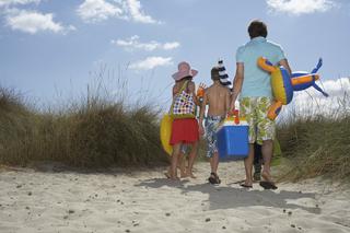 Zaplanuj tańsze wakacje z Kartą Dużej Rodziny. Sprawdź, gdzie dostaniesz zniżki 