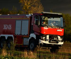 Potężny pożar w Koninie. Kłęby czarnego dymu nad miaste