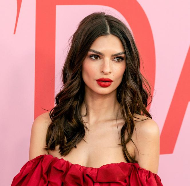 Emily Ratajkowski znów szokuje! Ma na sobie tylko muszelki