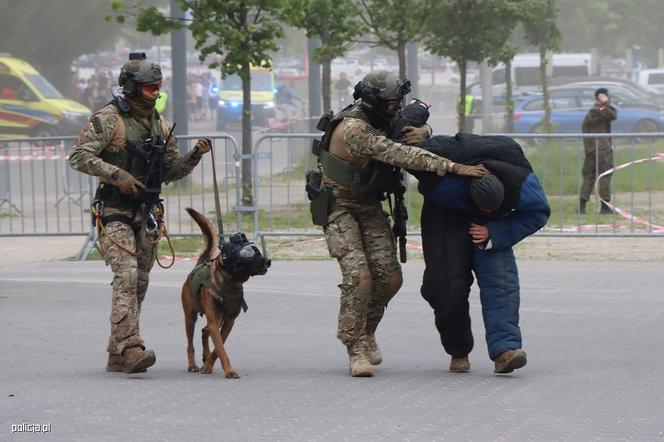 Ćwiczenia policyjnych kontrterrorystów w Warszawie