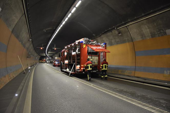 POLKA ZGINĘŁA W TUNELU.