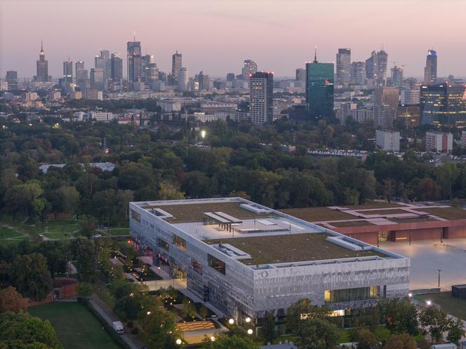 Muzeum Historii Polski – widok z góry nocą