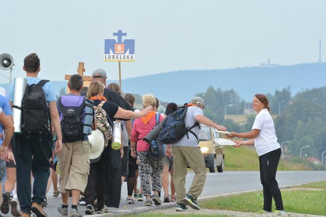 Śpiewający dzień lubelskich pątników na szlaku do Jasnej Góry!