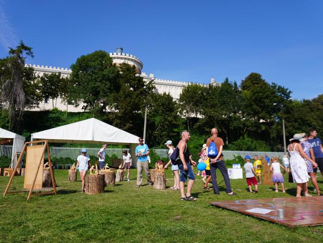 Ostatni dzień festiwalu Re:tradycja - Jarmark Jagielloński 2024. Odwiedziliśmy Błonia pod zamkiem i stoiska wystawców