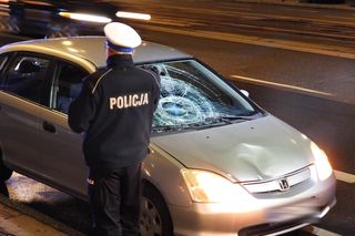 Pijany zmiótł kobietę na pasach i uciekł. Nocny dramat w sercu Warszawy