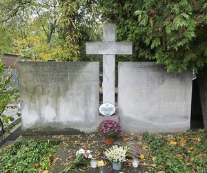 Grób matki Bronisława Komorowskiego