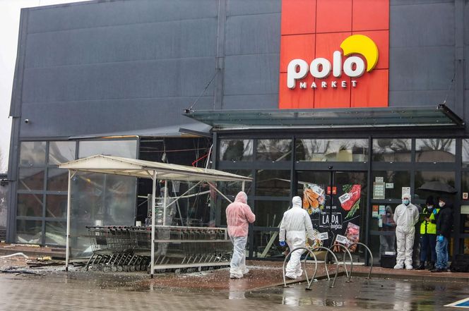 Huk, chaos i... pusta kasa! Złodzieje wysadzili bankomat i uciekli bez łupu!