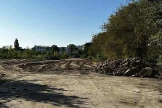 Działka u zbiegu ul. Chełmskiej i Czerniakowskiej w Warszawie