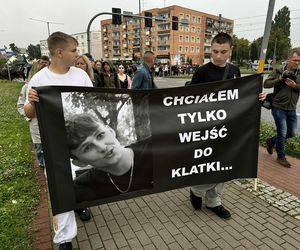 Setki osób upamiętniły Oliwiera. 20-latek zmarł po interwencji policji. Zabili go jak zwierzę