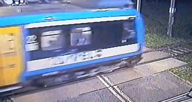 Mikołów: Policjanci w ostatniej chwili uratowali 6-latka. Chłopiec bawił się na torach 