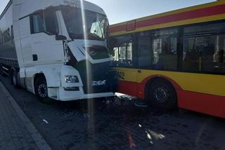 Grudziądz: Groźny wypadek autobusu i ciężarówki. Ucierpiało dwoje dzieci! [ZDJĘCIA]
