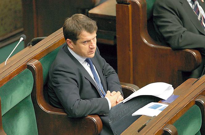Zostałeś posłem żeby grać w piłkę?