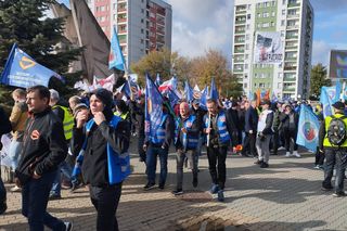 Hutnicy i koksownicy wyszli na ulice w Dąbrowie Górniczej. Apel do rządu o ratunek dla branży i tysięcy miejsc pracy