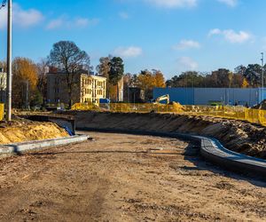 Budowa tunelu pod torami przy PKP Warszawa Wesoła