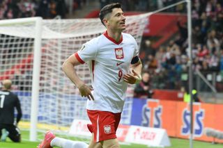 Wstydliwe zachowanie piłkarzy po Polska - Litwa. Tylko Robert Lewandowski zachował się inaczej. Przykre obrazki 