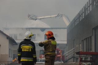 Pożar hal produkcyjnych w Małopolsce opanowany. Strażacy walczyli z ogniem prawie 12 godzin!