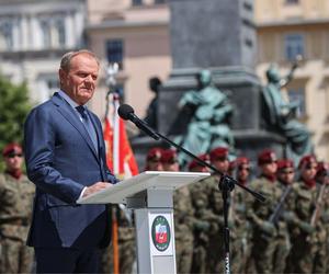 Kraków. Obchody 80. rocznicy Bitwy o Monte Cassino. W Krakowie zjawili się premier Donald Tusk i minister obrony narodowej Władysław Kosiniak-Kamysz