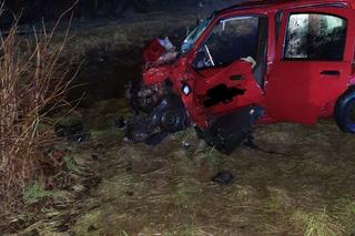 Zderzenie czołowe dwóch samochodów w Rzezawie pod Bochnią