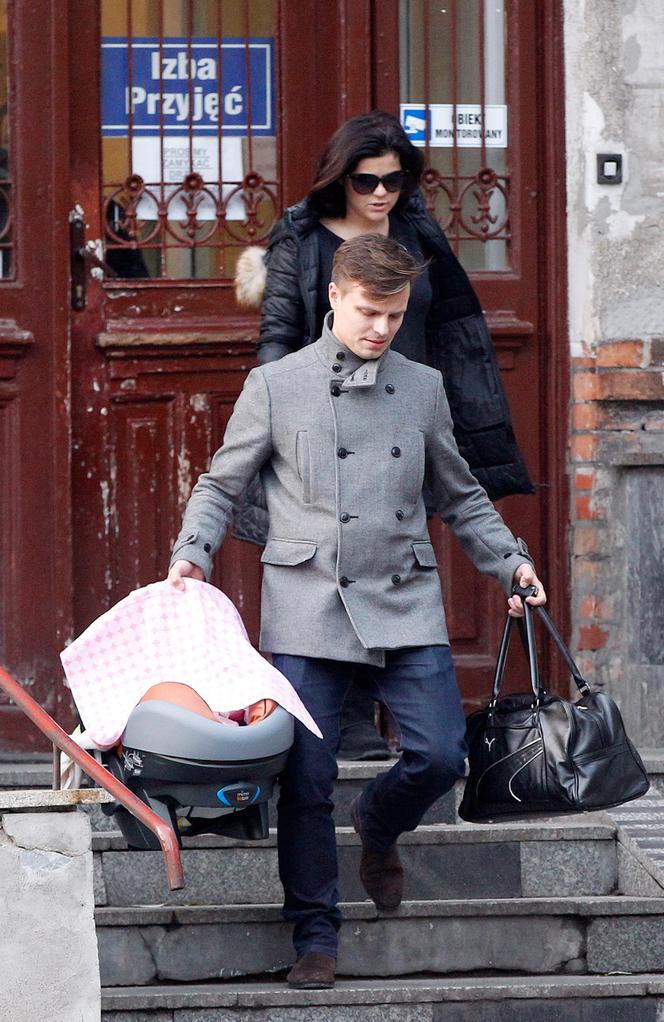 Kasia Cichopek i Marcin Hakiel zabrali dziecko do domu