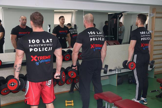 Z tymi policjantami lepiej NIE ZADZIERAJ! Nie uwierzysz ile razy potrafią podnieść sztangę 