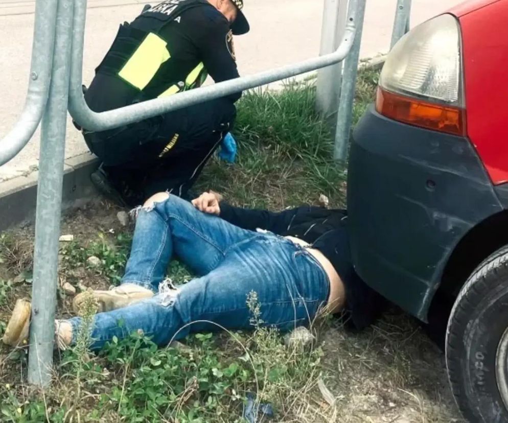 Awantura na parkingu! Rozbił szybę, pobił ludzi i padł nieprzytomny. Powiększone źrenice, błędny wzrok
