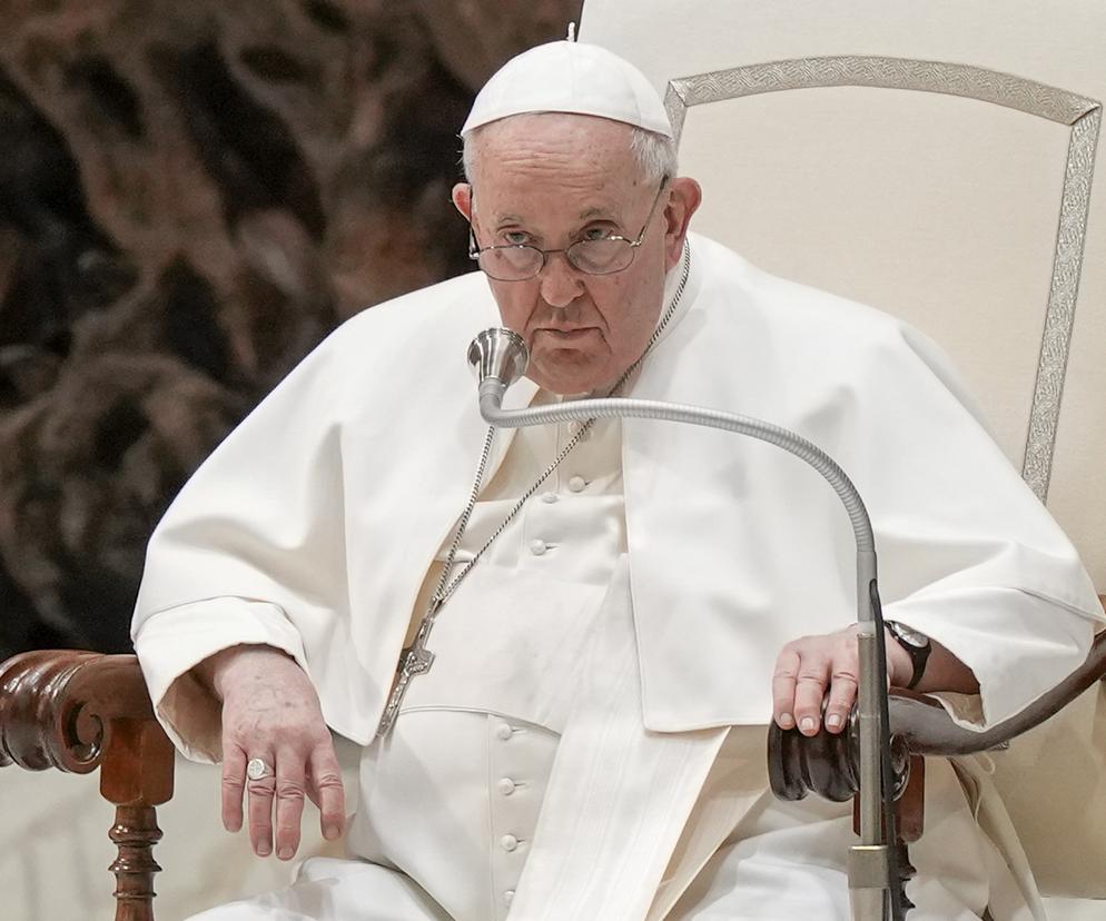  Papież uderza w bogatych księży! Odbiera im przywileje