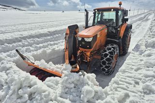 Wielkie odśnieżanie w Karkonoszach. Droga do schroniska oczyszczona 