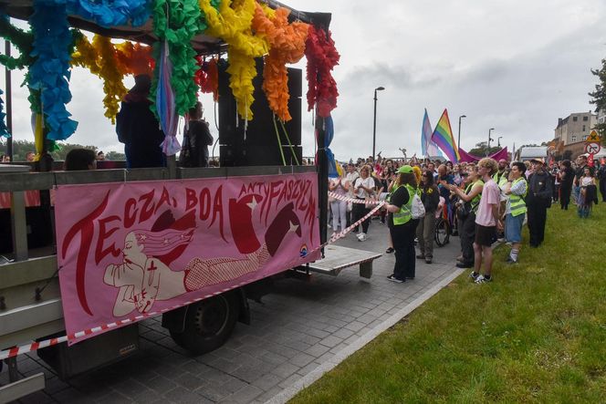 VI Toruński Marsz Równości. Przeciwnicy modlili się w centrum