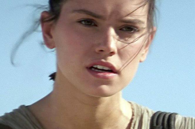 Gwiezdne Wojny – pochodzenie Rey ujawniono już w Przebudzeniu Mocy?! Tak twierdzi Daisy Ridley
