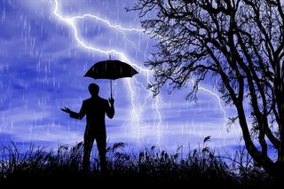 Jak bezpiecznie przetrwać burzę?