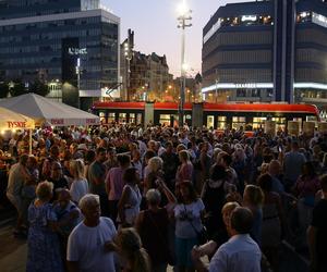 Potańcówka przed Teatrem Śląskim w Katowicach