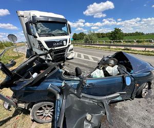 Wypadek w Elżbietowie. Tir roztrzaskał osobówkę. W tym samym miejscu zginęło troje dzieci i ich mamy