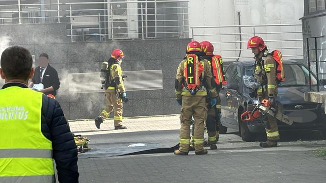 Pożar wieżowca w centrum Warszawy. 1000 osób ewakuowanych! „Sytuacja nieopanowana”