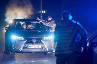 Na Wspólnej, odcinek 4029: Brutalny atak na Monikę i Beatkę! Dopadnie ich wcześniejszy oprawca żony Pawła - ZDJĘCIA