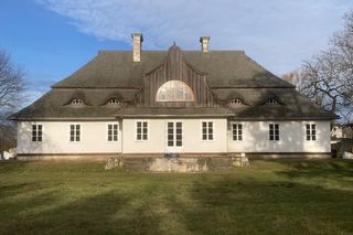 Modrzewiowy dwór w Łódzkiem to architektoniczne arcydzieło. To tu kręcono m.in. Noce i dnie czy Komediantkę