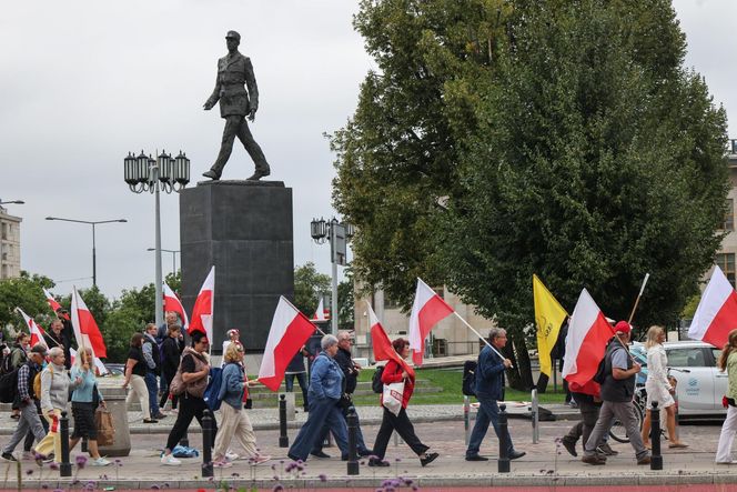 Karol Nawrocki prezydentem. Tłumy pod Sejmem