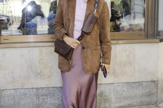 Slip skirt, czyli satynowa spódnica, to hit tej jesieni!