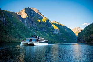 Bliźniaczy katamaran Vision of the Fjords 