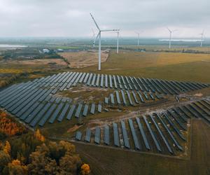 Farmy wiatrowe i instalacje fotowoltaiczne - kluczowa lokalizacja. Gdzie budować?