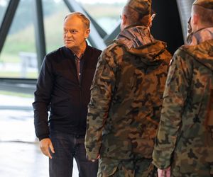 Donald Tusk w bazie lotnictwa w Łasku