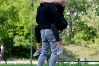 Ola Ciupa boksuje i całuje na spacerze