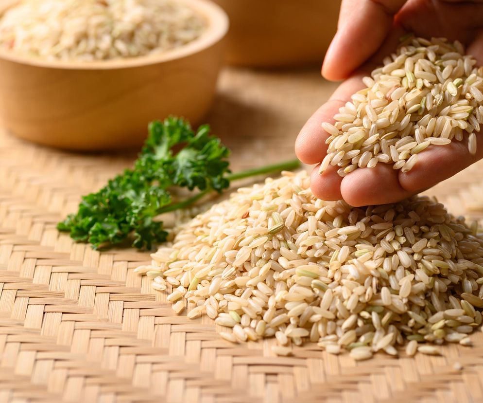 7 korzyści z jedzenia brązowego ryżu. Na liście również dwa minusy 