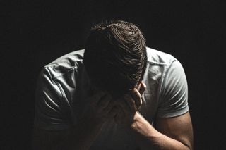 Mieszkańca Małopolski obudził hałas, na strychu znalazł obcego mężczyznę. Mogło dojść do tragedii
