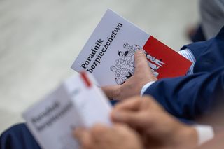 Rządowy poradnik bezpieczeństwa już dostępny. Jak przygotować się na sytuację kryzysową? Rozmawialiśmy z ekspertem