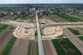 Tak wygląda budowa nowej drogi krajowej nr 74 woj. lubelskim z lotu ptaka