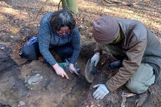  Monstrancję znaleziono w lesie 